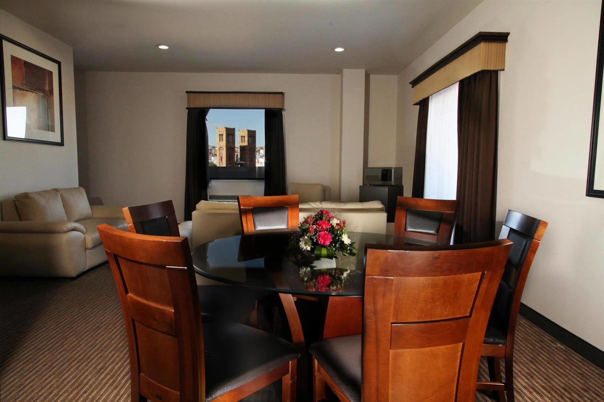 Best Western Plus La Mina Parral 내부 사진